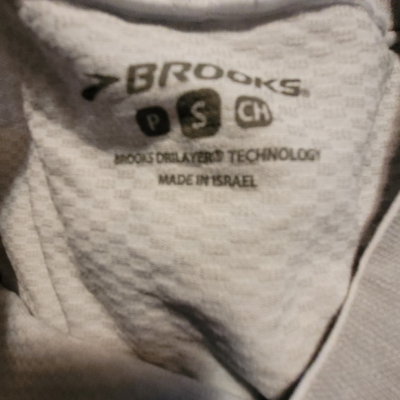 Brooks athletic top - Picture 9 of 11